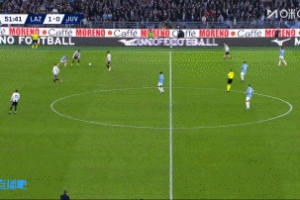 洛卡特利遭伊萨克森拉拽，报复性撞人染黄