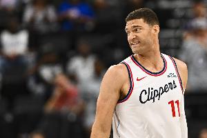 科林斯：我和大洛的组合很棒 我们都能在禁区得分也能投篮