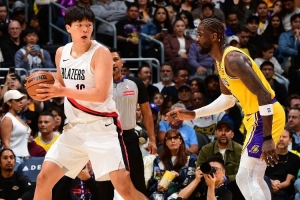 媒体人：杨瀚森在防守端没能跟上艾顿的中投 低位强打也放不进去