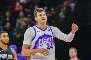 玩真的呀！爵士首节三分15中8&多达5人有命中 命中率高达53.3%