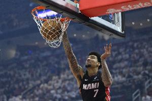 韦尔谈表现：这是第二个赛季仍在学习 问题主要在防守我会搞定的